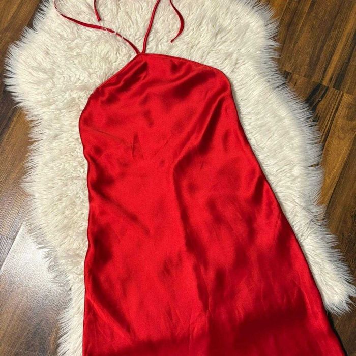 Zara  Ediție Ultra Limitată!!!  Rochie maxi roșie, cu spate decoltat  Decolteu halter și spate decoltat  Rochie lungă cu efect satinat  Nou-nouță
