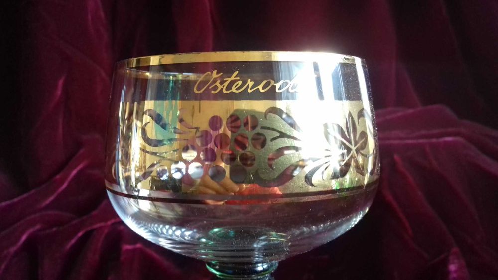 Чаши зелено и злато