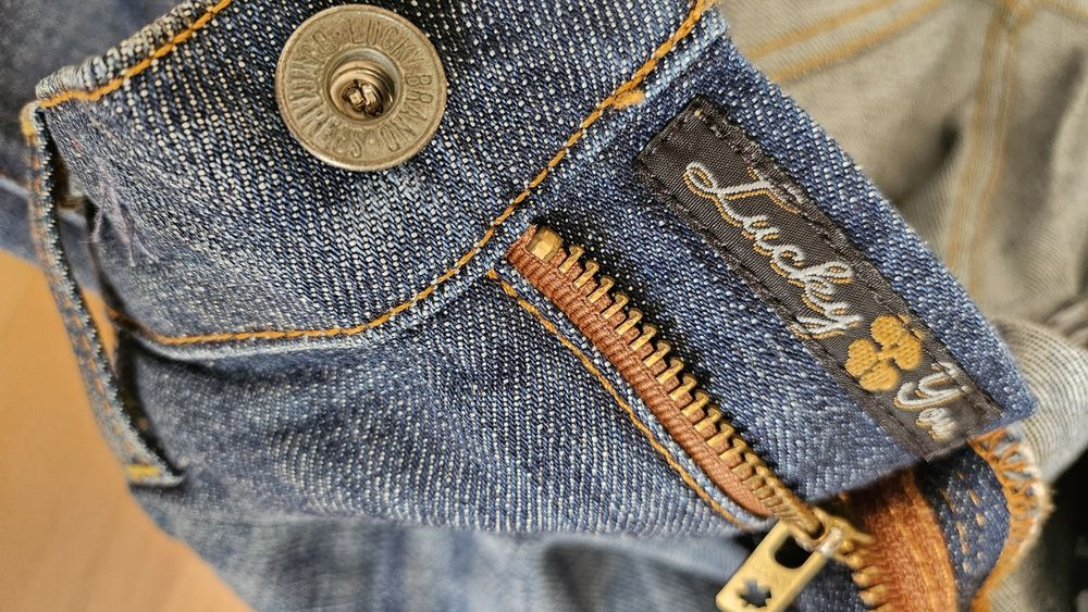 Джинсы новые, 29 р.