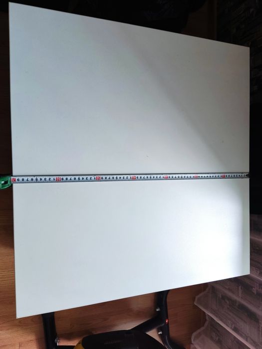 Холна маса  за пуф Холна маса направена за пуф, който да влиза в нея.