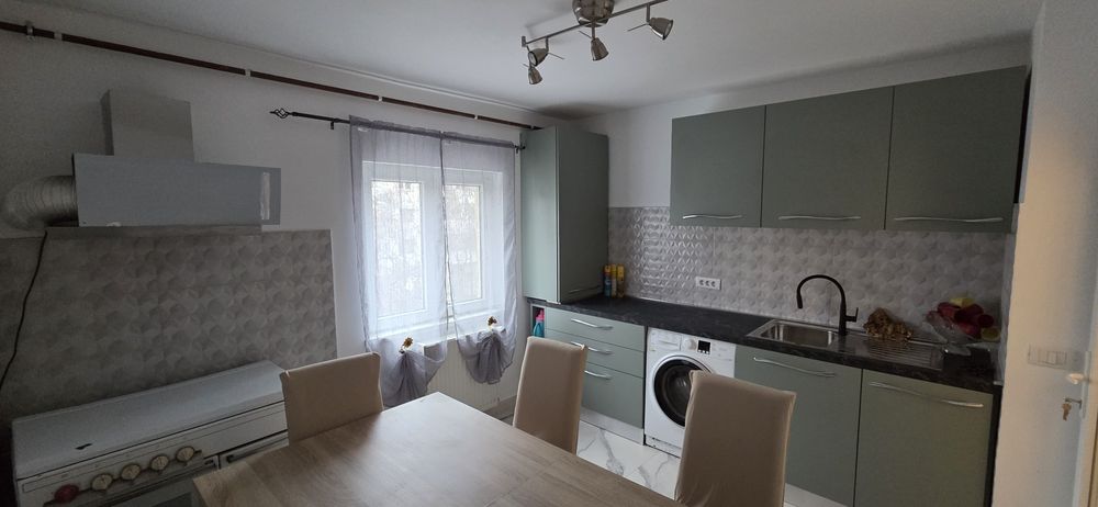 Închiriez apartament 3 camere , Bd. Longinescu  - Focșani