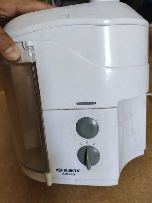 Соковыжималка сотилади