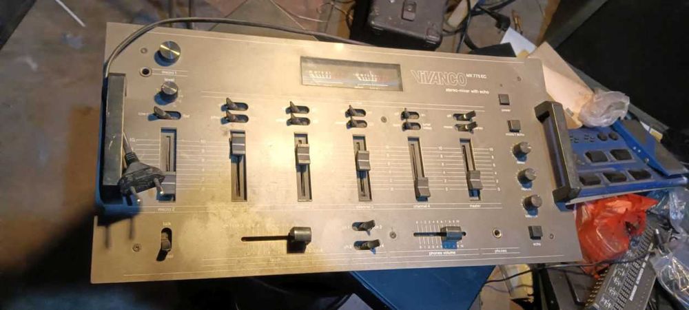 Миксер, смесител, мишпулт професионален, вградени ефекти и еквилайзер