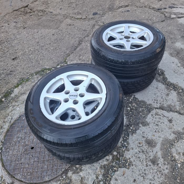 Vand 4 jante w golf cu cauciucuri bune 195x65x15 pret 1000 lei