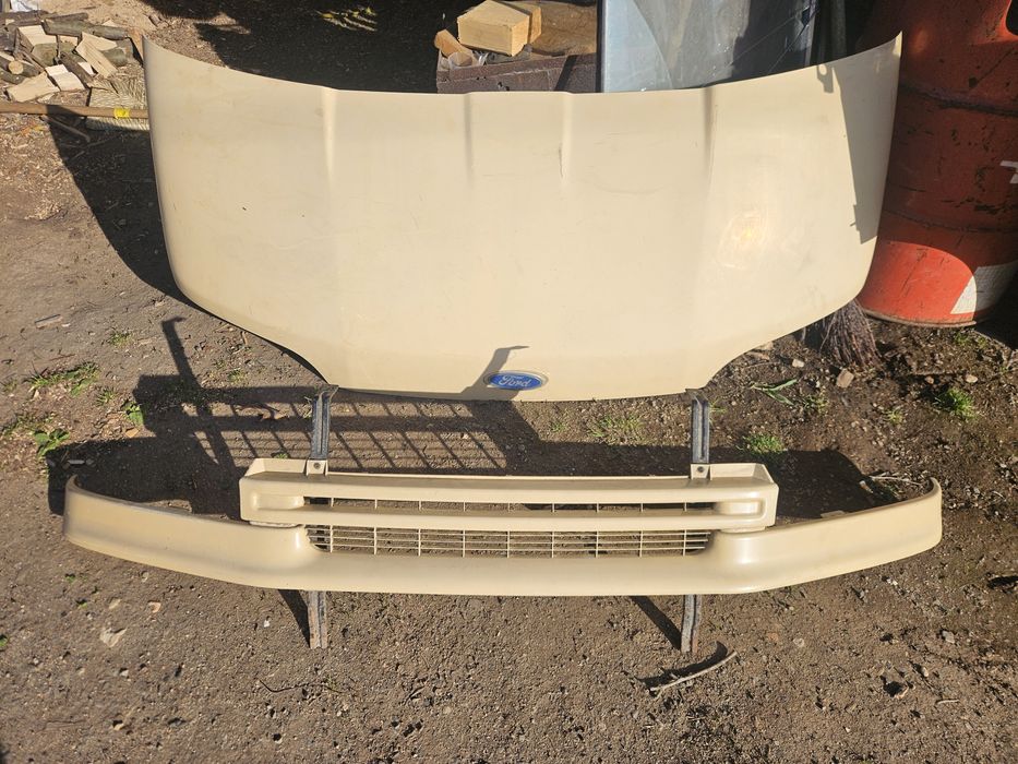 Usa  capotă  grilă faruri pompă  de injecție  si electromotor  Ford Transit 2,5 an 1994