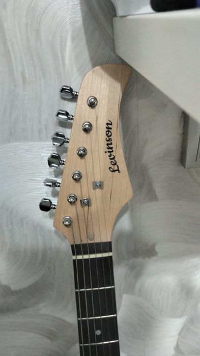 Продам электрогитару