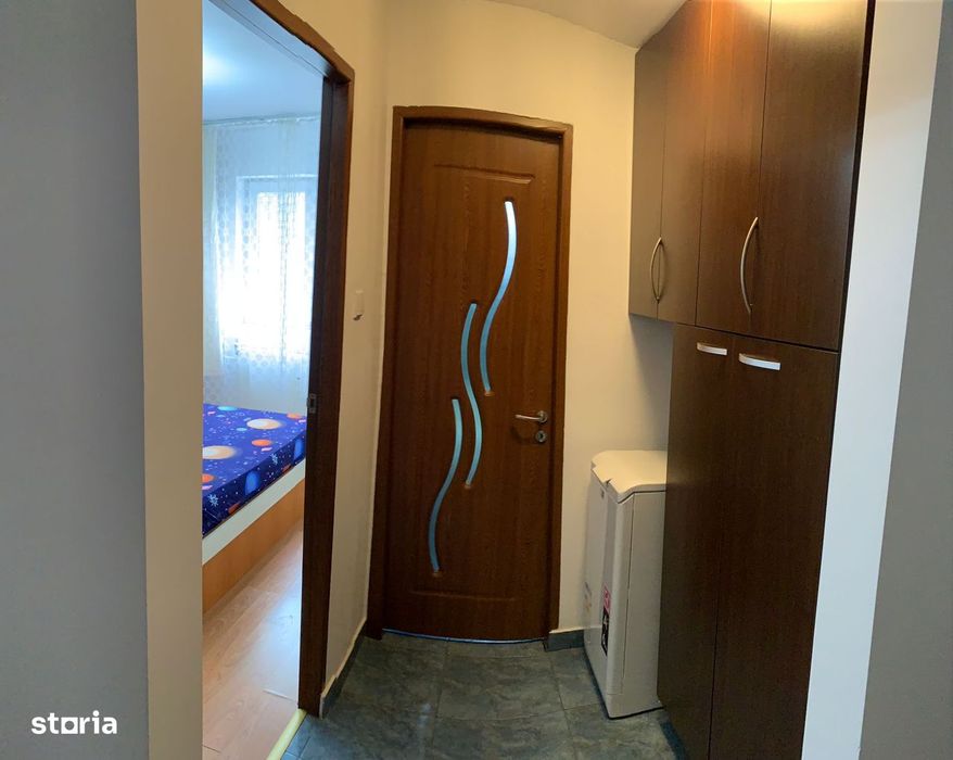 Berceni - Piata Resita, apartament 2 camere, et 1/4, semidecomandat
