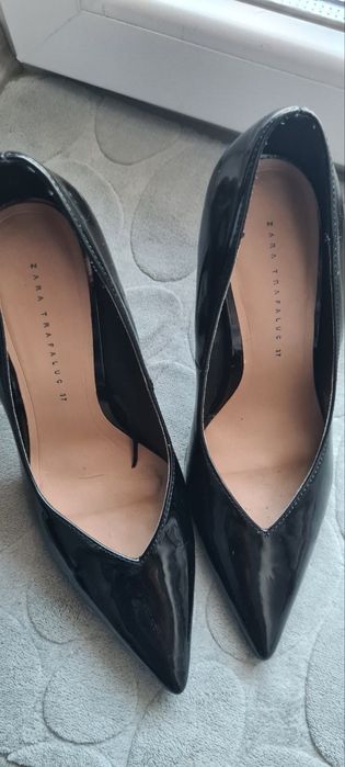 Обувки в много добро състояние и нови 37 номер с висок ток