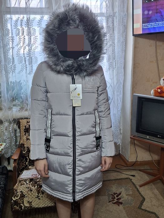 Продам зимнюю куртку на девочку