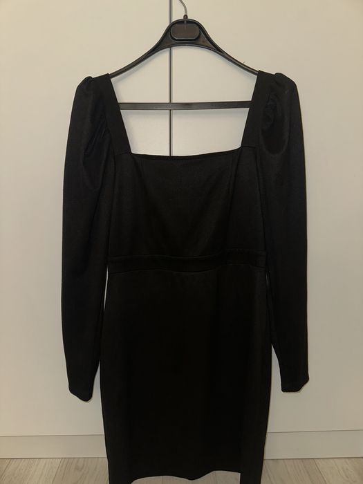 Черное платье ( до колена)