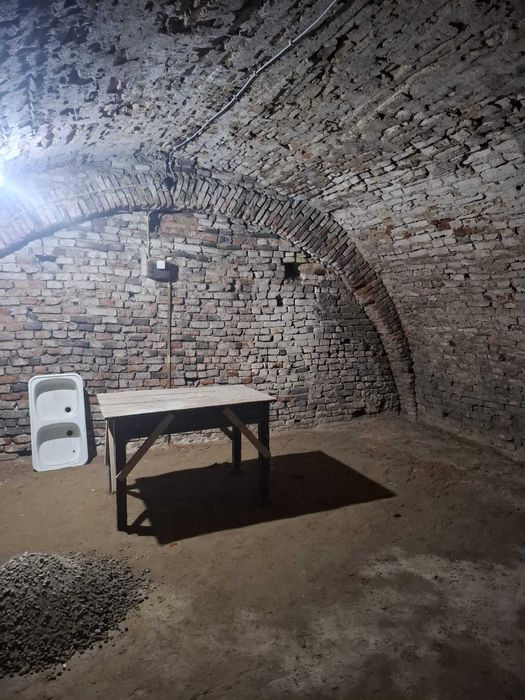 Garsoniera Centru Stradal Toate Utilitatile Bucatarie Separata Pivnita