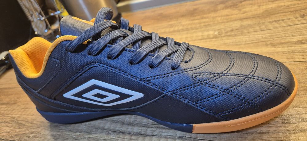 Umbro Flag TF – мъжки спортни обувки, номер 43, нови