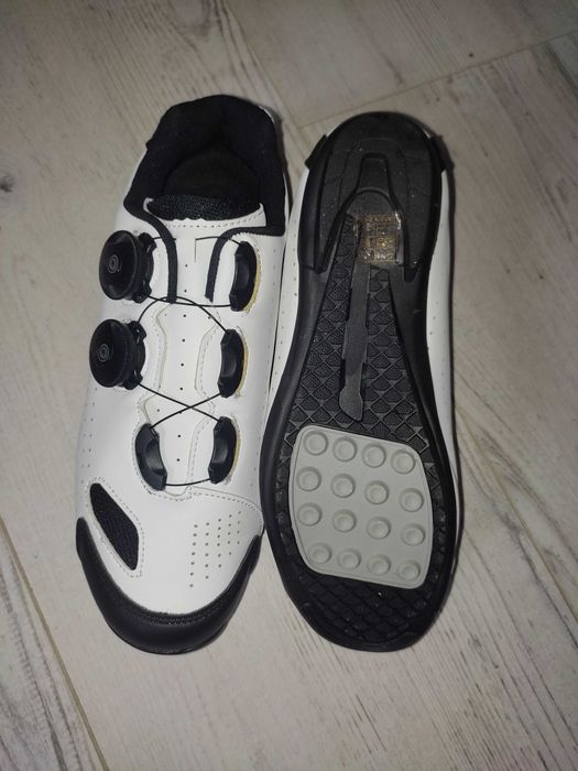 Adidasi noi pentru ciclism cu talpa normala, marimea 37