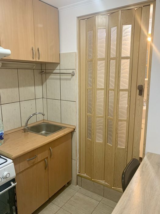 Inchiriez garsoniera cartier Posta