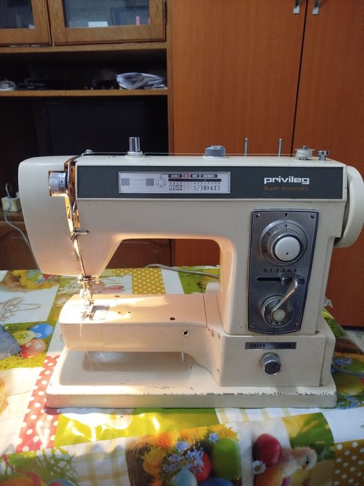 Mașină de cusut privileg