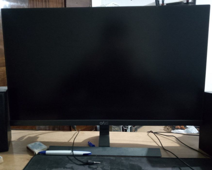 Srochna manitor 24lik sotiladi