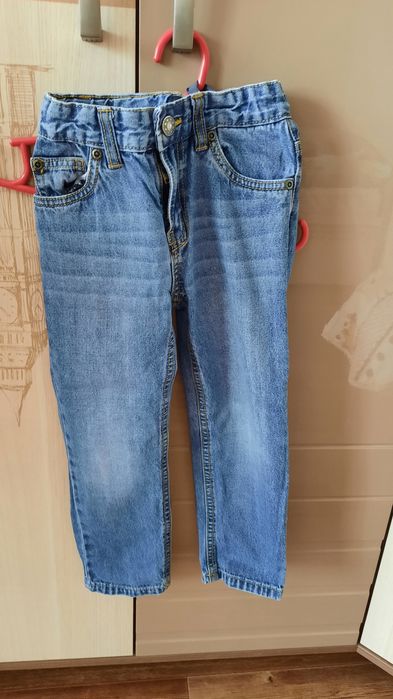 Продам джинсы на мальчика