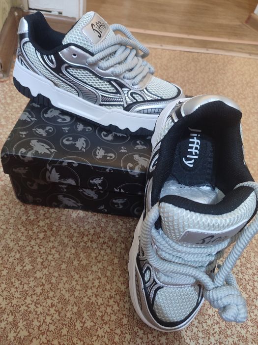 Новые кроссовки Jifffly