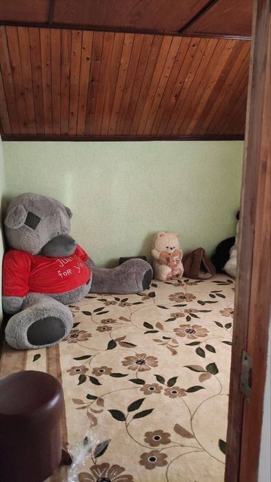 Ховли сотилади, 9 сотих + 4 сотих захват. Райцентърдан кирилади.