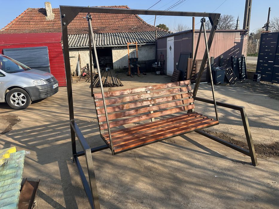 Balansoar metalic de gradină - demontabil, rezistent și design modern