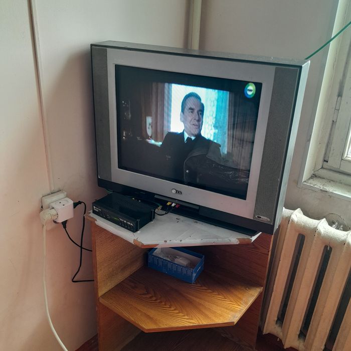 Телевизор с приставкои
