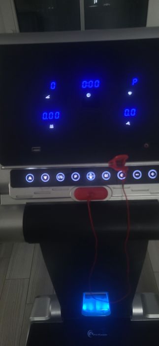 Banda de alergat Fittronic K700,motor de 3.0 CP, inclinație 15% maxim