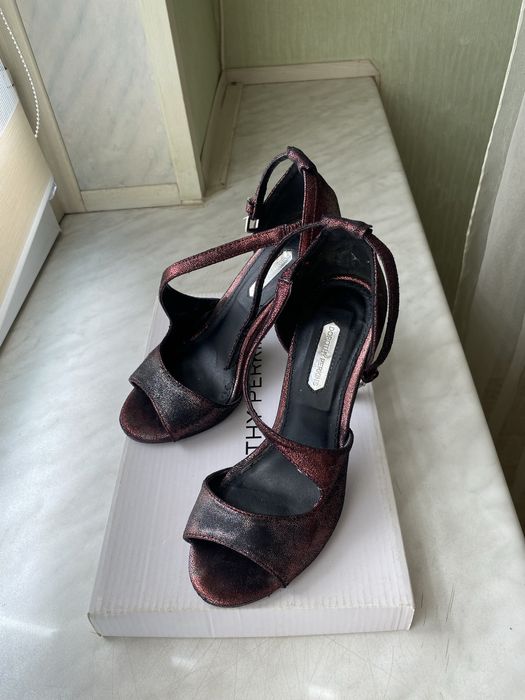 сланцы кожаные, босоножки 37 р