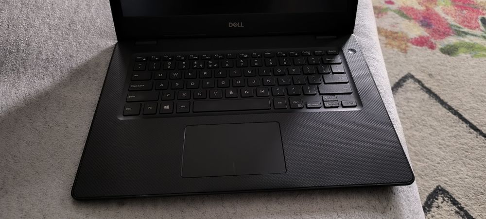 Vând Laptop Dell  Vostro 3490 defect
