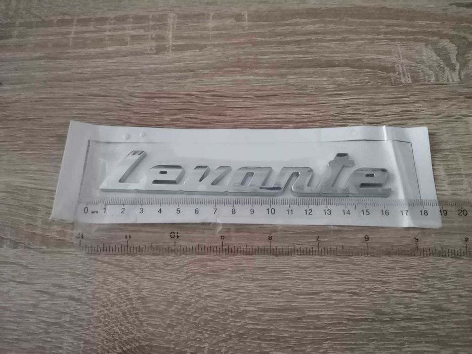 Maserati Levante сребриста емблема лого
