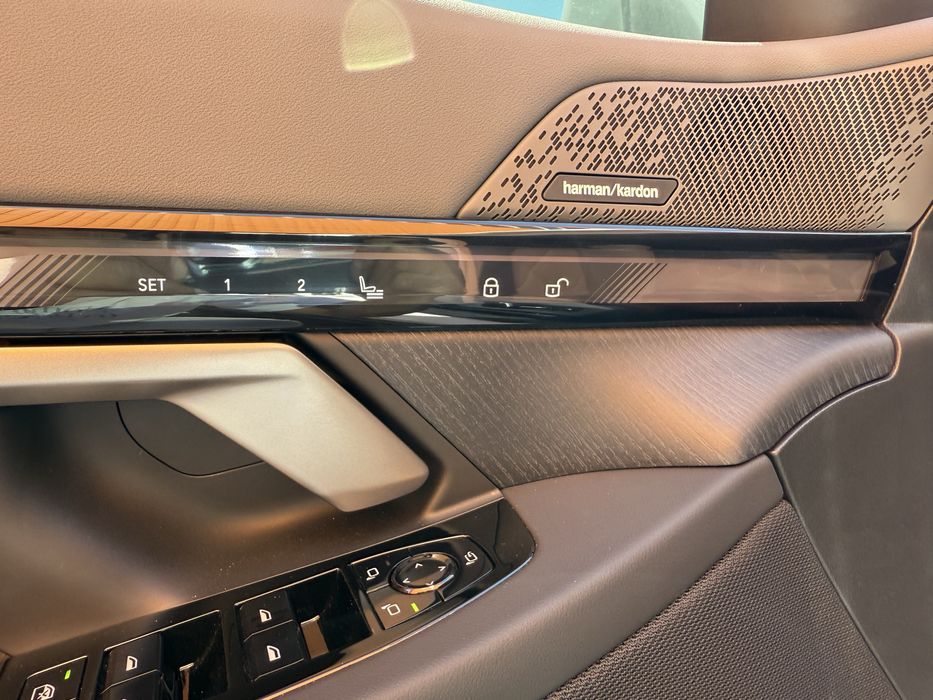 BMW 530e Hybrid  2025г.  В НАЛИЧИИ