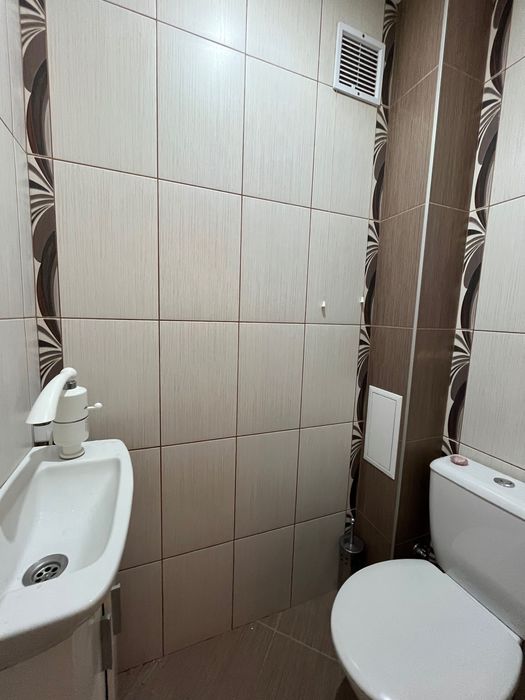 Дава се под наем Тристаен апартамент в Варна, Цветен квартал - 94 кв.м за 548.25 € - Снимка #13