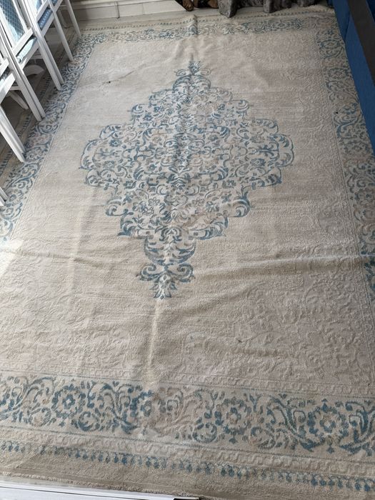 Продам белый Ковер