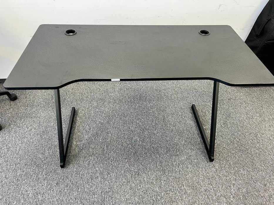 Гейминг бюро (Gaming desk]