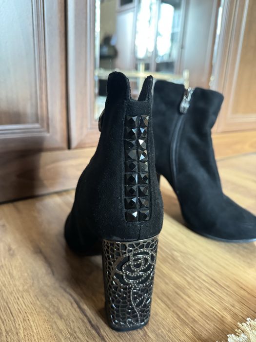 Продам женские туфли черные