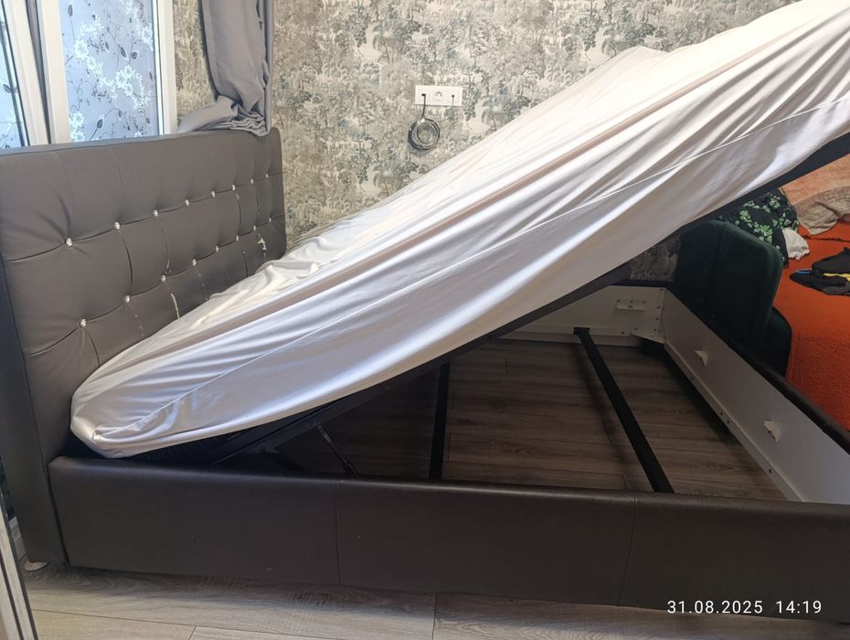 Продам кровать 180/200