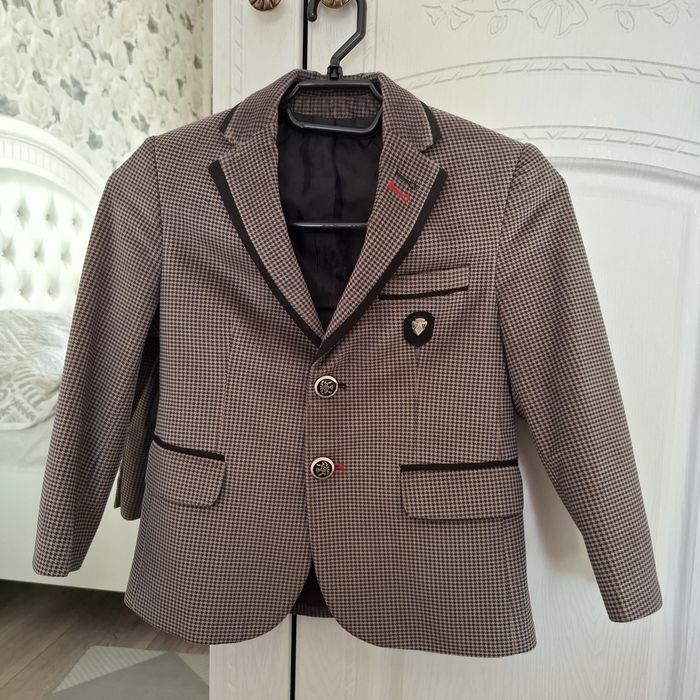 Продам пиджак мальчиковый