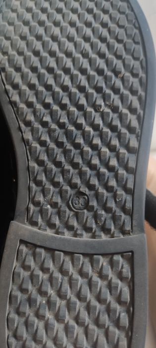 Продам туфли школьные на девочку 2 пары