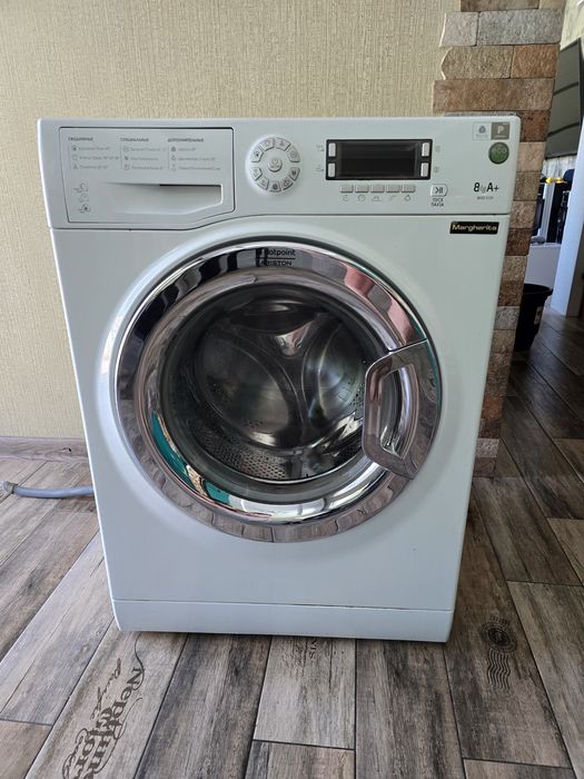 Hotpoin Ariston 8 кг. стиральная машина