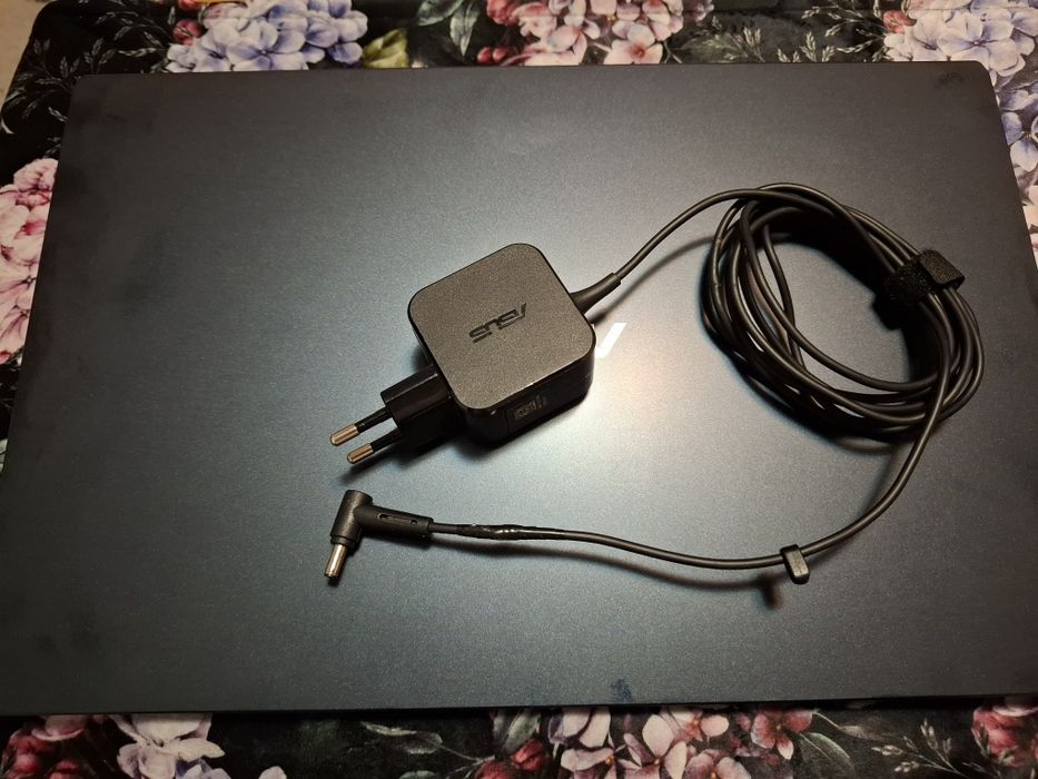 Laptop Asus E510M