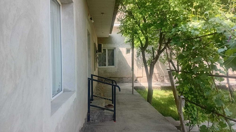 Buxoro shahri,Pozvushni 6 xona hovli sotiladi 7 sotix, 85 000$