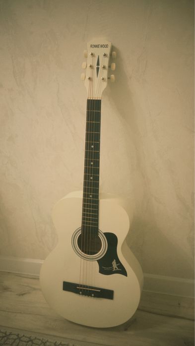 Продам гитару в хорешм качестве