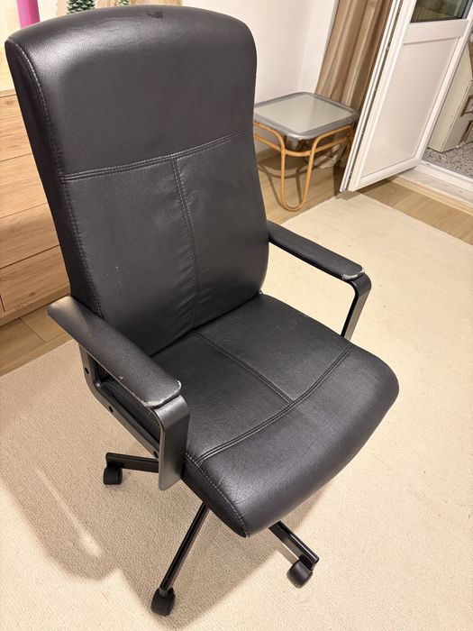 Scaun de birou negru – confortabil & în stare foarte bună