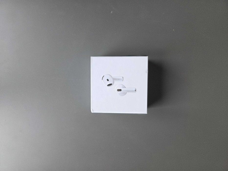 Vând căști Apple airpods 4
