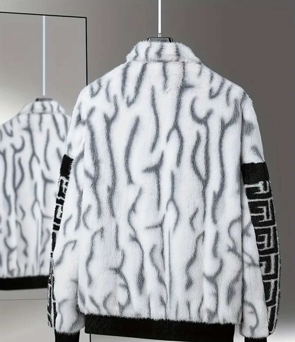 Бомбер Fendi, экомех , срочно!