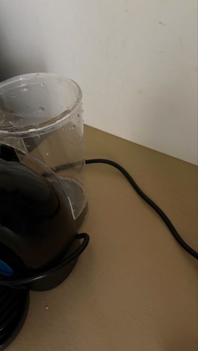 Aparat cafea Nescafe Dolce Gusto negru, compact