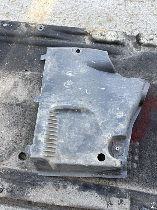 Scut lateral stanga Audi A4 B8 2008-2015 8K0825207D 8K0 825 207 D