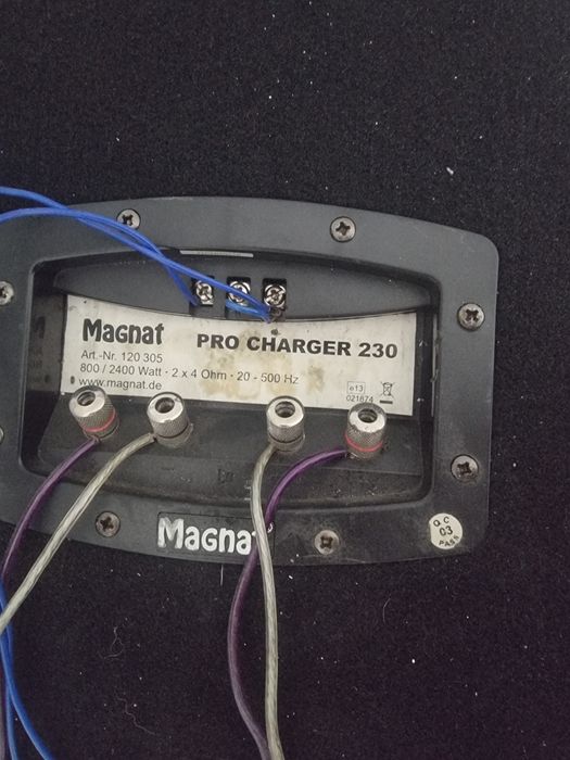 Stație +subwoofer auto