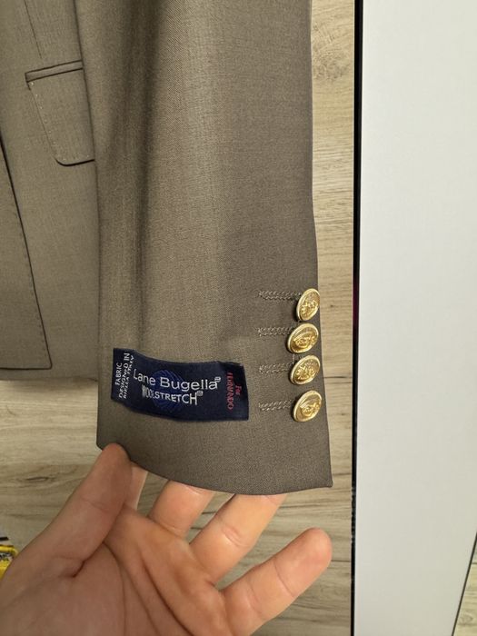 Costum calitate premium!