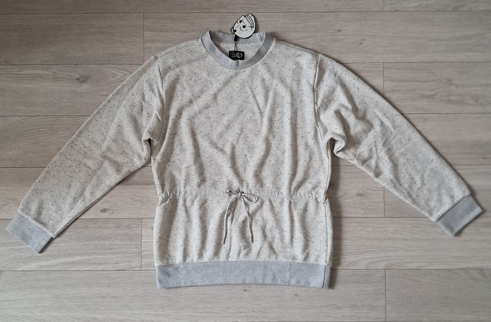 Дамски пуловер дълъг ръкав, размер - S/M.