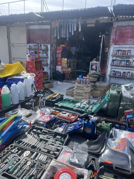 Продам 3 контейнера в ряд вместе с товаром